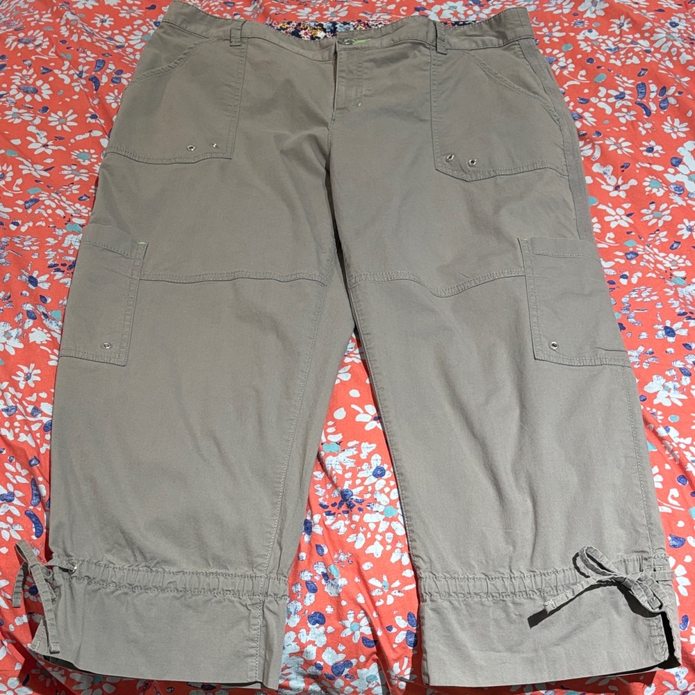Women’s capris light grey
